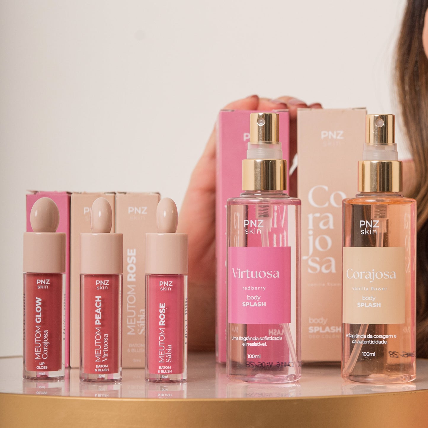 Combo Linha PNZ Skin Completo - Body Splash Corajosa - Vanilla Flower, Body Splash Virtuosa - Redberry, Meutom Rose Sábia - Batom líquido, sombra e Blush, Meutom Peach Virtuosa - Batom líquido, sombra e Blush, Meutom Glow Corajosa - Gloss Labial